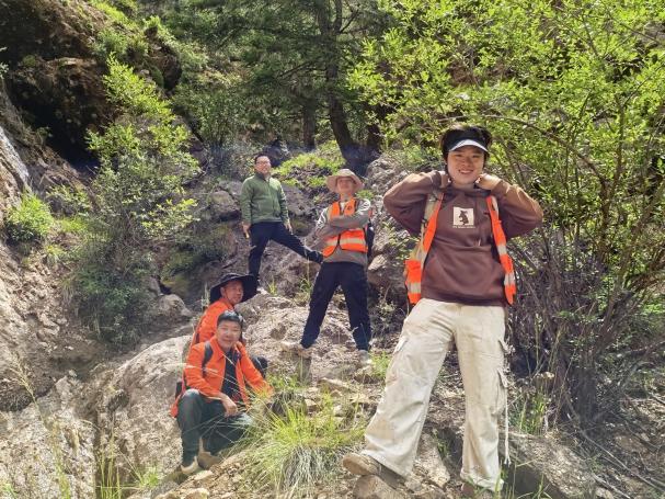 4-校队携手攻坚开展野外工作